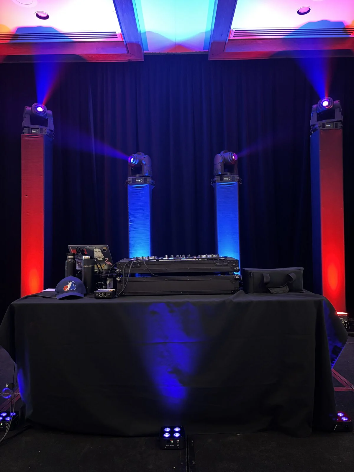JDiN Beatz professional sound and lighting rig with uplight columns and moving-head lights